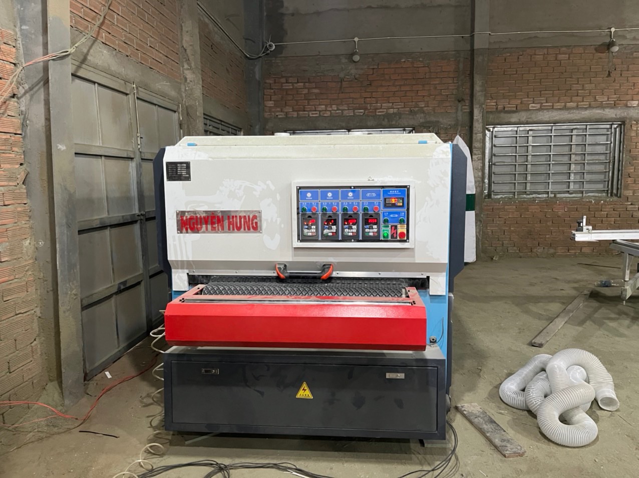 Máy chà nhám chổi thùng 6 trục 1300mm